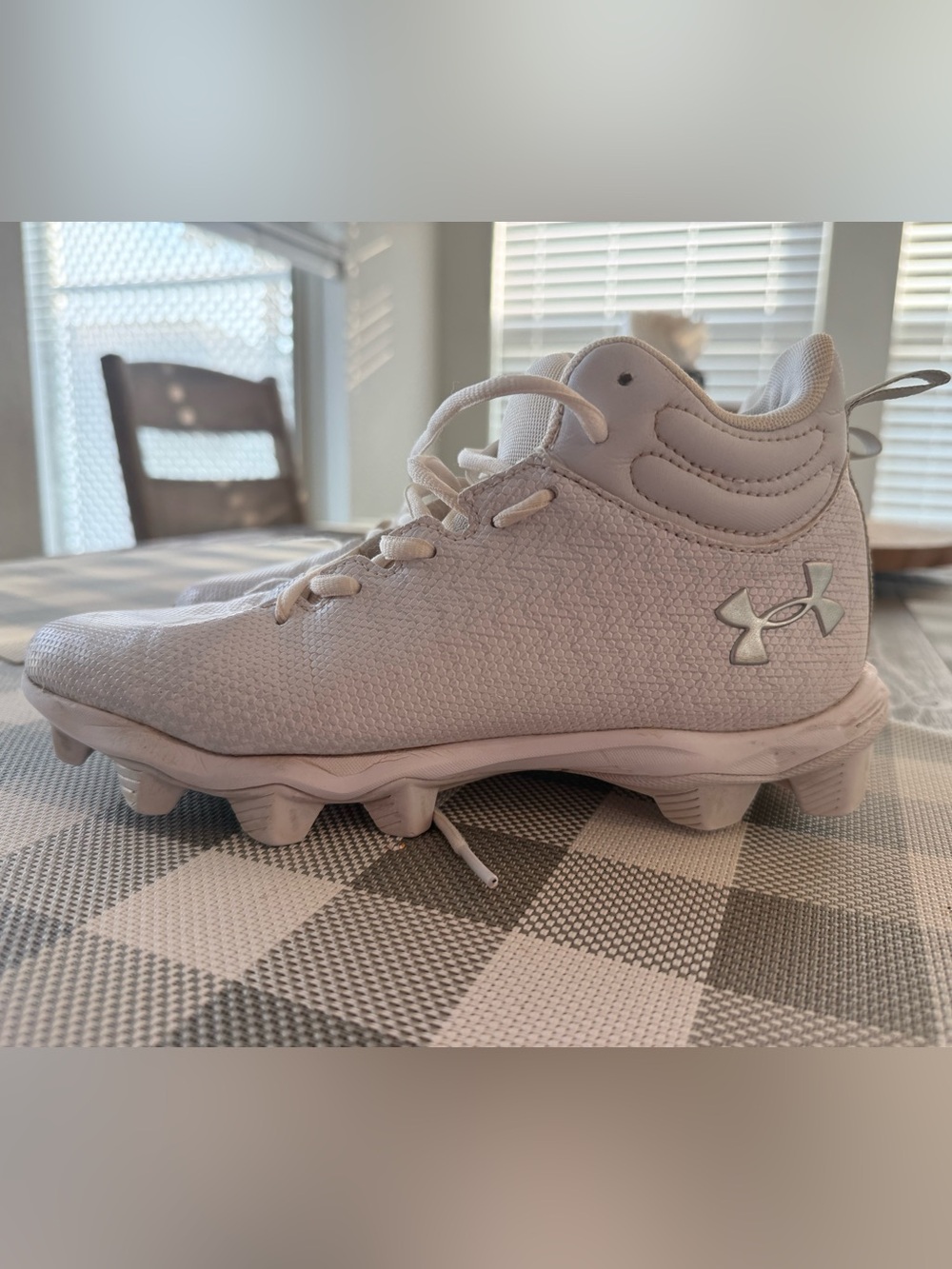 Under Armour White Textured Baseball Cleats